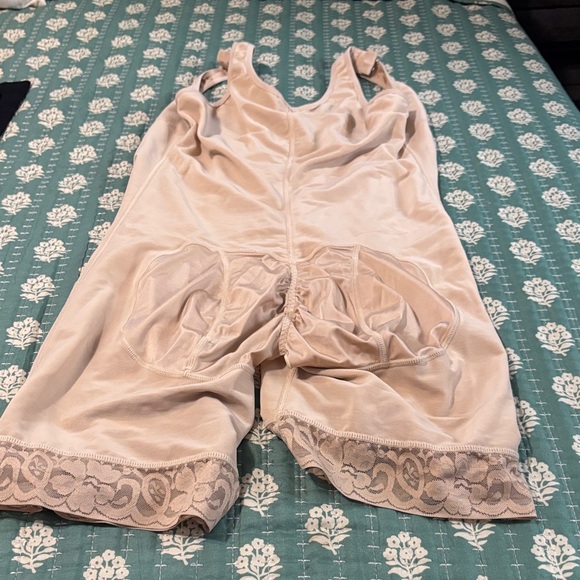 Amazon Cream Lace Shapewear - Picture 3 of 5